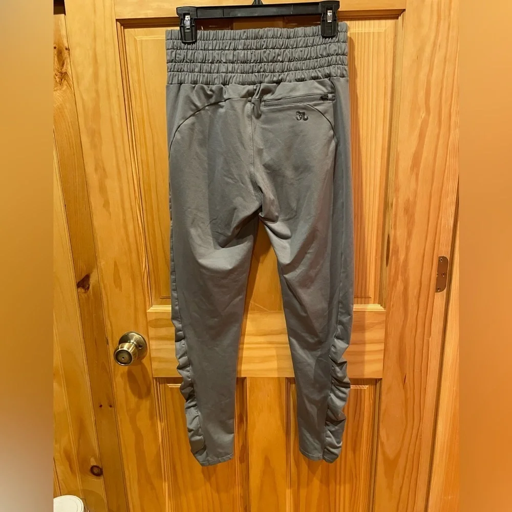 Jo + Jax Fiora Pant Light Gray joggers adult small 2-4  nwot